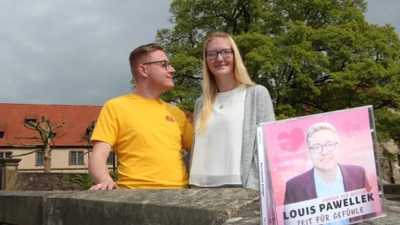 Louis Pawellek hat seine Laura gefunden. Der Titel seines ersten Soloalbums "Zeit f&uuml;r Gef&uuml;hle" ist auch privat angesagt. - &copy; Seda Hagemann