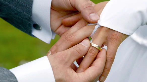 Der Hochzeitstag soll etwas Besonderes sein. Ein au&szlig;ergew&ouml;hnliches Ambiente kann dazu beitragen. Foto: Andreas Lander/dpa - &copy; (c) dpa-Zentralbild