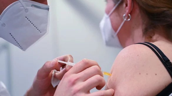 Corona-Impfung - &copy; Foto: Bernd Wei&szlig;brod/dpa