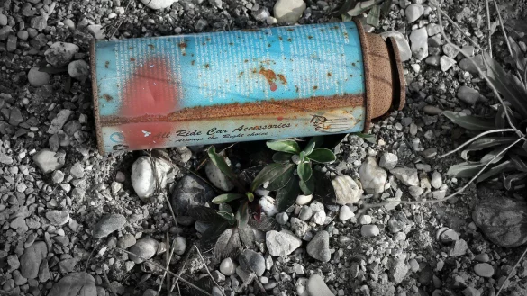 Unbekannte haben eine Wand der Hauptschule in Heidenoldendorf mit Farbe beschmiert. - &copy; Symbolbild: Pixabay