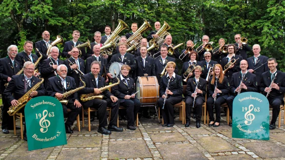 Eine starke Gemeinschaft: Die musizierenden Mitglieder des Blasorchesters repr&auml;sentieren seit 55 Jahren mit ihrer Musik die Stadt Barntrup und den Ortsteil Sonneborn. - &copy; Blasorchester Sonneborn