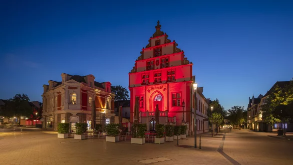 Auch das Salzufler Rathaus wurde beleuchtet. - © Archivfoto Jan Voth