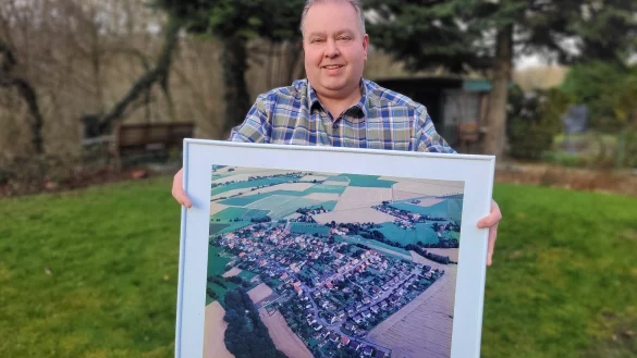 Jens Begemann und seine Lieblingsaufnahme vom Stucken. Dort hat er große Teile seiner Kindheit verbracht. - © Katrin Kantelberg