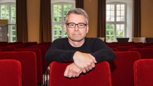 Bluesfan J&ouml;rg Hampe ist im Kaiserkeller seit 20 Jahren f&uuml;r das Konzertprogramm verantwortlich. - &copy; Raphael Bartling