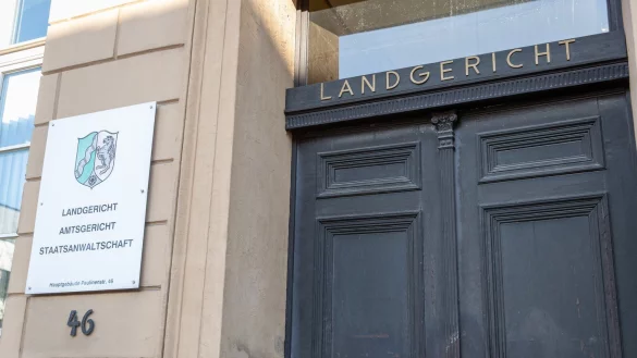 Der Eingang des Landgerichts Detmold. Das Gericht verurteilte den Blomberger zu drei Jahren Gef&auml;ngnis. - &copy; Friso Gentsch