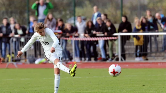 &nbsp;Die Bad Salzuflerin Carlotta Wamser bestritt am 3. November in Wetzlar ihr erstes L&auml;nderspiel f&uuml;r das U15-Team. - &copy; Foto: Rene Weiss