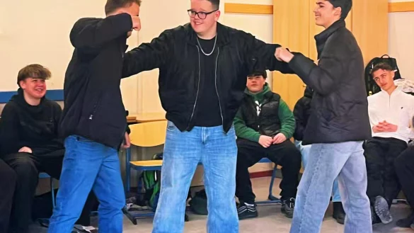 Auch an der Eduard-Hoffmann-Realschule in Bad Salzuflen haben Schüler Zivilcourage und den Umgang mit Konfliktsituationen geübt. - © Eduard-Hoffmann-Realschule