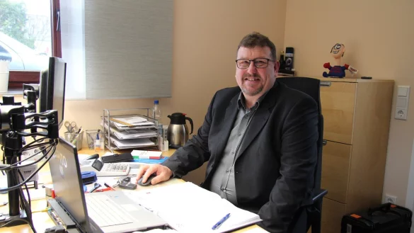 Will ins Rathaus wechseln: der selbstst&auml;ndige Handwerker Uwe Detert von der AfD in seinem B&uuml;ro in Heiden. - &copy; Cordula Gr&ouml;ne