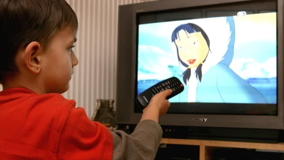 Kind vor dem Fernseher - &copy; Foto: Patrick Pleul/dpa-Zentralbild