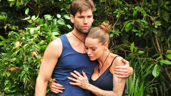 Gina-Lisa Lohfink und Alexander "Honey" Keen (Team "Base Camp") mussten beim vierten Dschungelduell um die hei&szlig; begehrten Sterne k&auml;mpfen. - &copy; RTL / Stefan Menne