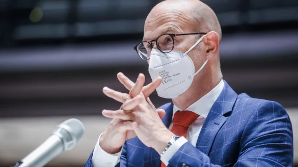 Die Lage ist ernst: Krisenstabsleiter Ingo N&uuml;rnberger ist die Anspannung anzusehen. Notbremse und Ausgangssperre drohen angesichts hoher Inzidenzwerte. Der Frust ist schon jetzt bei vielen gro&szlig;. - &copy; Sarah Jonek Fotografie