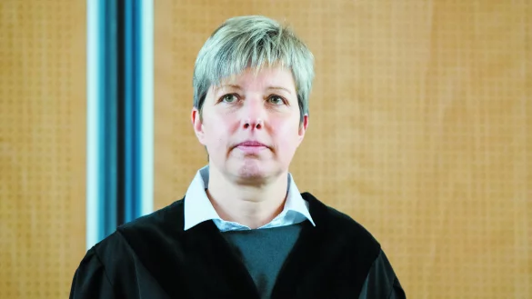 Richterin Anke Grudda, aufgenommen am 11.02.2016 in Detmold (Nordrhein-Westfalen). Einem 94-J&auml;hrigen Auschwitz-Wachmann wird Beihilfe zum Mord in mindestens 170 000 F&auml;llen vorgeworfen. Der Prozess vor dem Landgericht Detmold findet in den R&auml;umen der Industrie und Handelskammer IHK statt. - &copy; dpa