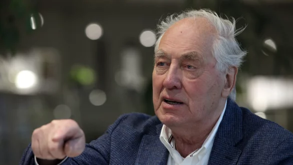 Hermann Haack sind die 80 Lebensjahre kaum anzumerken. Er setzt sich immer noch aufs Rad, legt mal eben 2000 Kilometer zur&uuml;ck und sorgt sich um den Balkan. Mit sich selbst scheint er im Reinen zu sein. - &copy; Bernhard Preuss