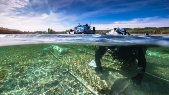 Ur-Boot wird geborgen - &copy; Foto: Florian Huber/Wirtschaftsministerium/dpa