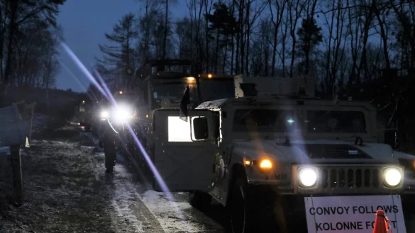 Milit&auml;rkonvos fahren bis Juni quer durch Deutschland. In Lippe werden die Truppen haupts&auml;chlich nachts auf den Stra&szlig;en sein. - &copy; Bundeswehr / Pascal Pottmeier