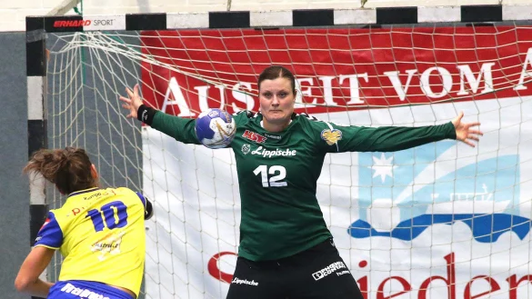 Entschlossener Blick: HSG-Torfrau Anna Monz stellt sich heute Abend gegen Oldenburg auf einen harten Kampf ein, sieht ihr Team charakterlich gest&auml;rkt. - &copy; Paul Cohen