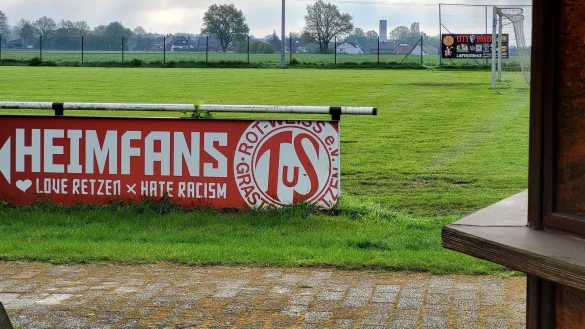Der Sportplatz in Retzen soll noch in diesem Jahr einen Kunstrasenbelag erhalten. - © Freya Köhring