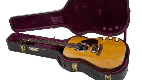 Ber&uuml;hmte Gitarre von Kurt Cobain wird versteigert - &copy; Foto: -/Julien's Auctions/dpa