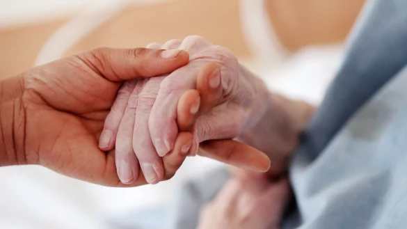 Zuwendung - &copy; Foto: Oliver Berg/dpa/dpa-tmn