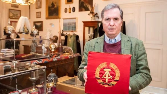 Auktion von Honecker-Devotionalien - &copy; Foto: Tom Weller/dpa