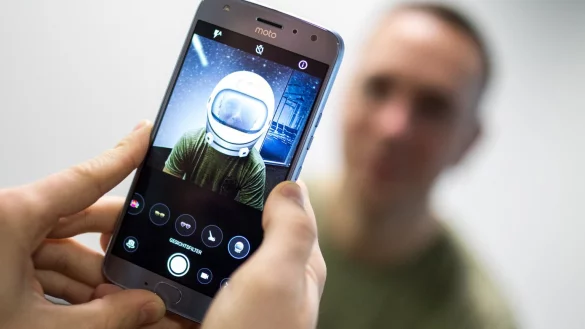 Moto X4 - &copy; Foto: Alexander Heinl/dpa-tmn