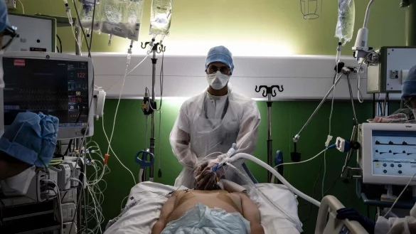 Corona-Intensivstation Frankreich - &copy; Foto: Jeff Pachoud/AFP/dpa