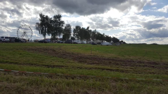 Aufgrund des vielen Regens, sind die Parkpl&auml;tze am Markt gesperrt. - &copy; Seda Hagemann