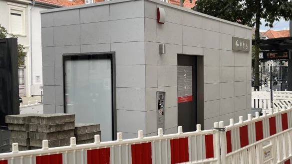 Der neue WC-Container im Rosental sorgt bei Passanten bereits für Aufsehen. - © Archivbild: Jana Beckmann