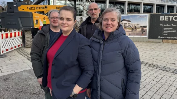 Martin Rieke, Swetlana Lenger, Michael Sasse sowie Meike Höner (von links) vom Salzufler Kur- und Touristikverein sehen in den aktuellen Investition in die Infrastruktur perspektivisch einen Mehrwert für die Entwicklung der Stadt. - © Sandra Castrup