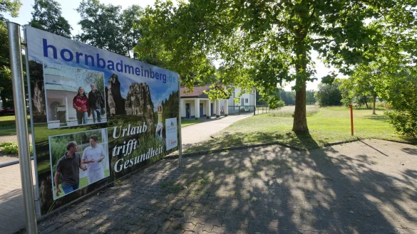 Die Gr&uuml;nfl&auml;che nebem den Heinrich-Drake-Platz stellt sich die Stadtverwaltung als idealen Standort f&uuml;r einen Neubau der Bad Meinberger Grundschule vor. - &copy; Jost Wolf
