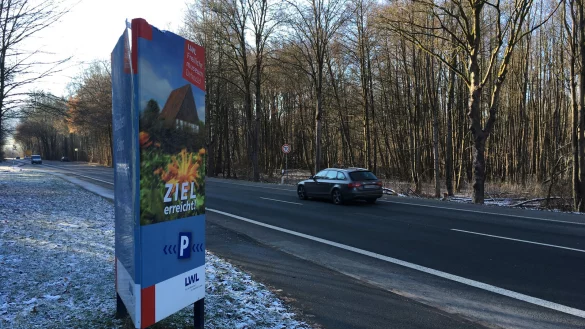 Um das Freilichtmuseum besser an die Detmolder Innenstadt anzubinden, möchte die Stadt eine Wegeverbindung über die Paderborner Straße und die angrenzende Inselwiese schaffen. - © Jana Beckmann