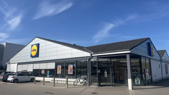 Gleich zweimal ist im Jahr 2022 im LIDL-Markt an der Anne-Frank-Straße in Detmold eingebrochen worden. Mehr als 10.000 Euro sind damals erbeutet worden. Aber wer ist verantwortlich? Diese Frage konnte auch das Schöffengericht vor dem Amtsgericht Detmold nicht klären. - © Nina Schröder