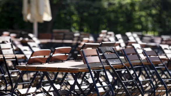 Die Bundesnotbremse ist ab Freitag in Lippe aufgehoben. Dadurch k&ouml;nnen Getestete, Geimpfte und Genesene die Angebote der Gastronomie, Hotellerie und Kultur unter bestimmten Voraussetzungen wahrnehmen. - &copy; Symbolbild: Fabian Sommer/dpa