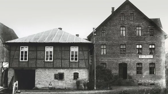 Der Gasthof Sibille vor dem großen Dorfbrand von 1904, vermutlich ist das Foto um 1900 entstanden. - © G. Poppe