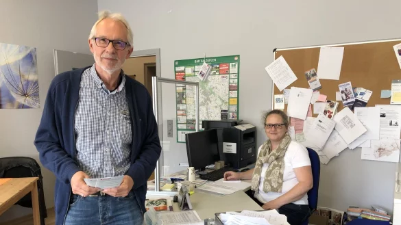 Peter Buchmann und Karin Bongards im B&uuml;ro an der Sch&uuml;lerstra&szlig;e. - &copy; Sven Kienscherf