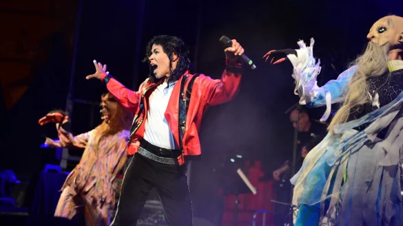 Michael Jacksons Doppelg&auml;nger legt eine ebenso atemberaubende Show hin wie das Original. - &copy; Nicole Ellerbrake