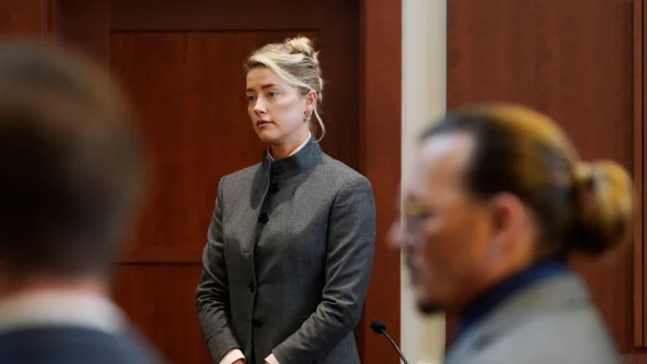 Depp + Heard - &copy; Foto: Steve Helber/AP/dpa