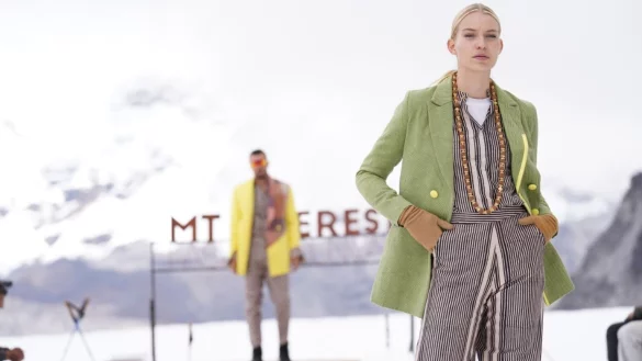 Fashion auf 5500 Metern H&ouml;he - &copy; Foto: Siddharth V Pandey/Mt. Everest Fashion Runway/Kasa/dpa