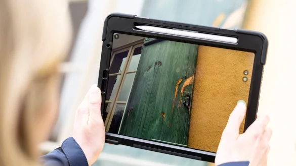 So zeigen Sie dem Versicherer Sturmschäden an - © Foto: Alexander Prautzsch/dpa-tmn