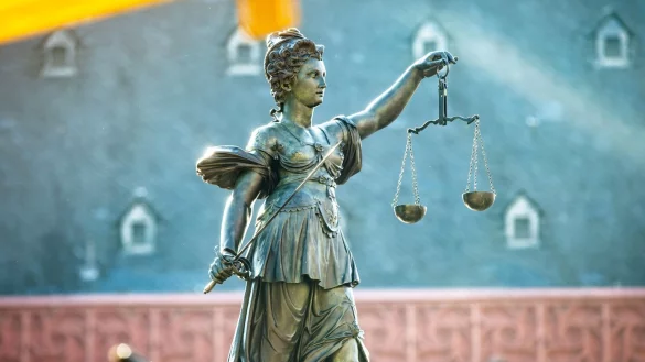 Streit um eine Abmahnung landet oft vor dem Arbeitsgericht - &copy; Foto: Frank Rumpenhorst/dpa/dpa-tmn