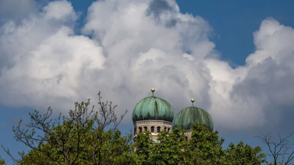 - © Peter Kneffel/dpa