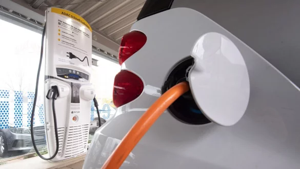 Elektroauto - &copy; Foto: Julian Stratenschulte/dpa