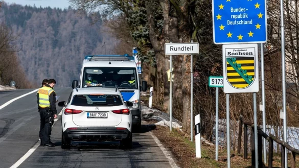Kontrolle an der deutsch-tschechischen Grenze - &copy; Foto: Ond&oslash;ej H&aacute;jek/CTK/dpa/Archivbild