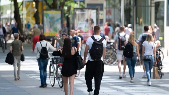 Einkaufsbummel - &copy; Foto: Sebastian Kahnert/dpa-Zentralbild/dpa