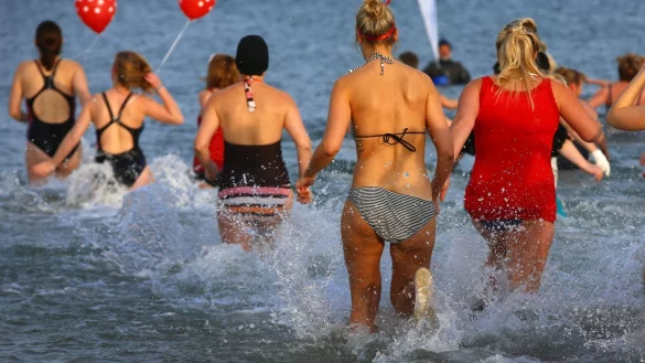 Boltenhagener Neujahrsbaden - &copy; Foto: Jens B&uuml;ttner/Archiv