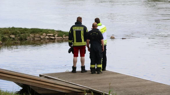 Am Pfingstwochenende suchten die Einsatzkr&auml;fte an der Weser nach dem vermissten 18-J&auml;hrigen. - &copy; Foto: Nadine Schwan