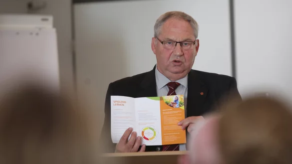 Zur Er&ouml;ffnung: Der stellvertretende Landrat Kurt Kalkreuter spricht. - &copy; Vera Gerstendorf-Welle