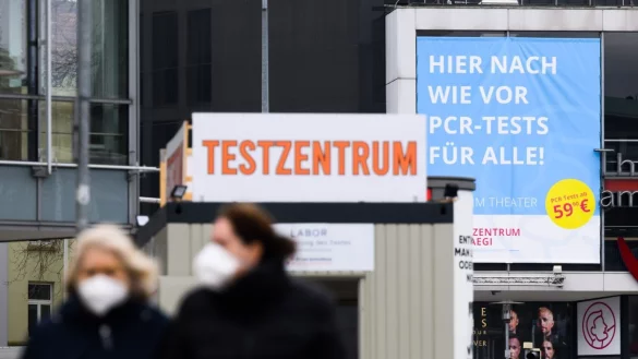 Corona-Testzentrum - &copy; Foto: Julian Stratenschulte/dpa