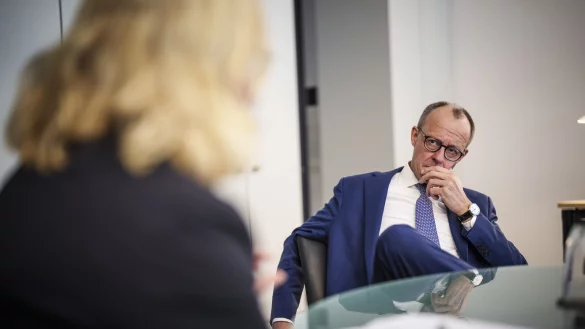 Der CDU Bundesvorsitzende und CDU/CSU-Fraktionschef Friedrich Merz im Interview. - © Dominik Butzmann