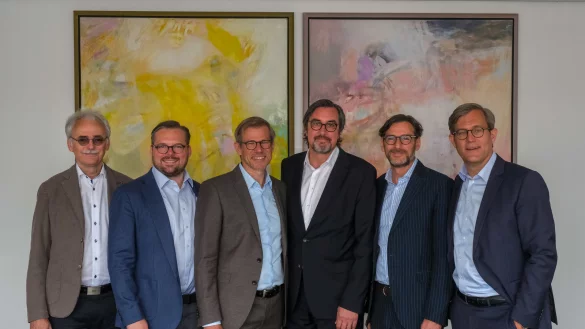 Gemeinsam: (v. l.) Rainer Giesdorf, Max Giesdorf (Lippische Landes-Zeitung), Axel Walker, Klaus Schrotthofer (Neue Westfälische), Sven Thomas und Carsten Lohmann (Mindener Tageblatt). - © Andreas Zobe/NW